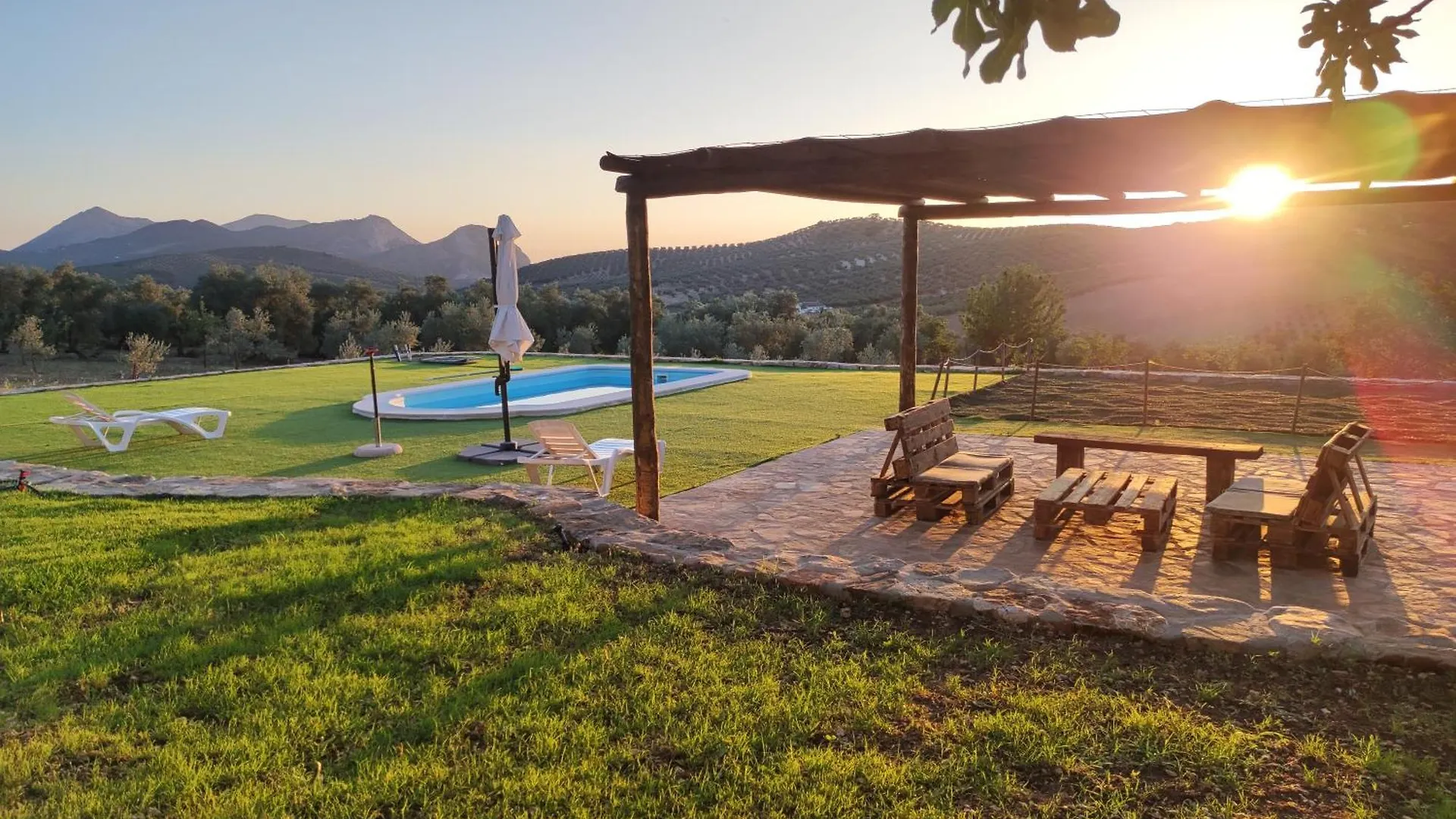 Cortijo Rural Gumeo contacts